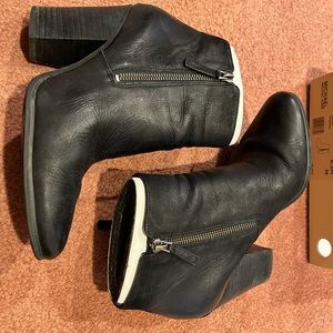 Michael Kors Denver booties 8.5M